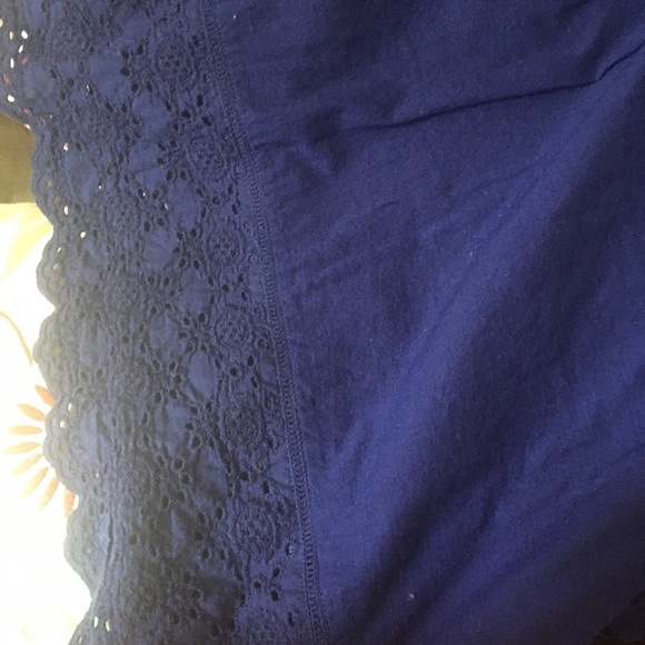 Navy blue half sleeve tee with eyelet detail bottom size XL - Picture 2 of 3